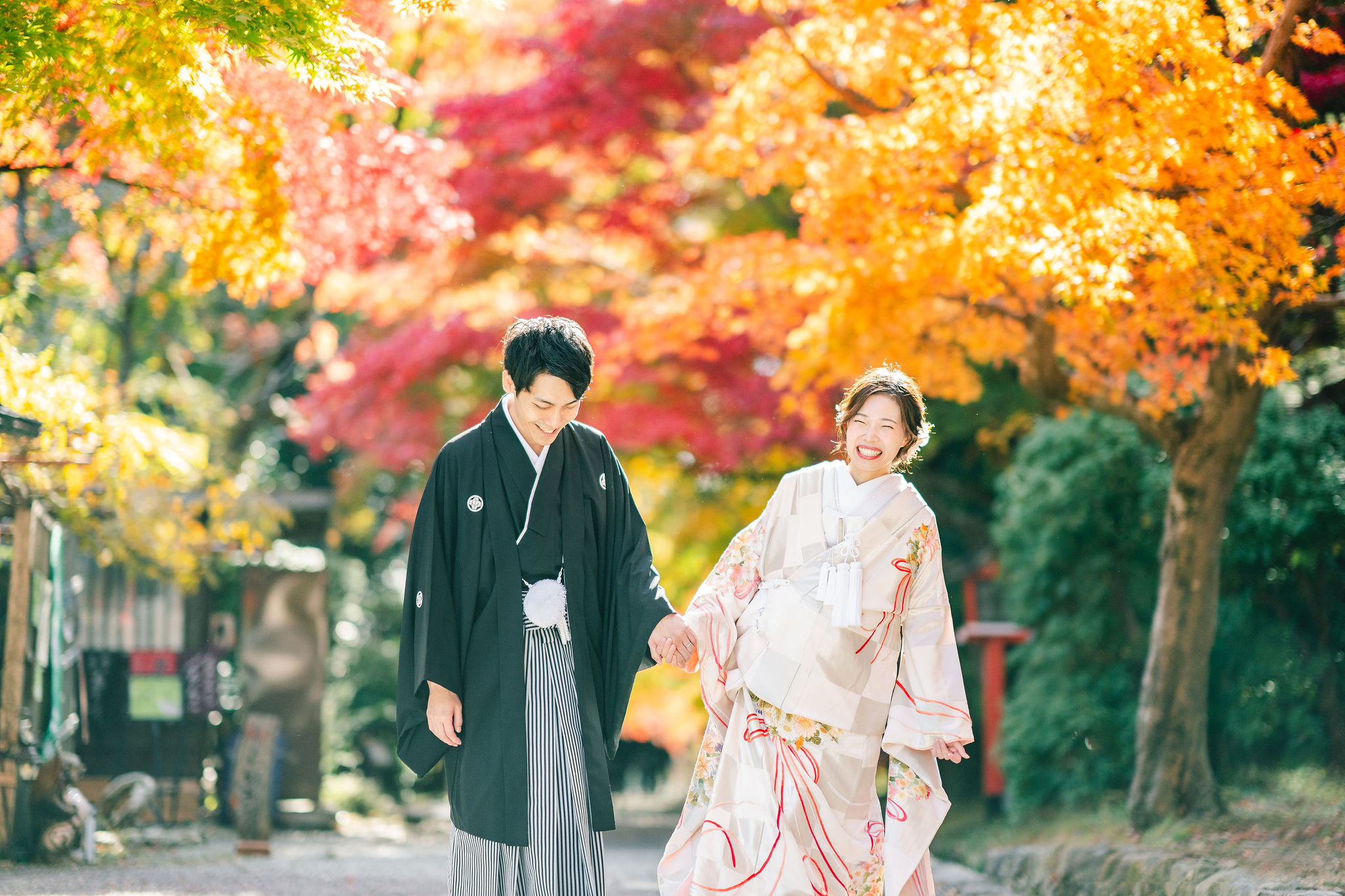 紅葉の大原野神社で和装撮影イメージ